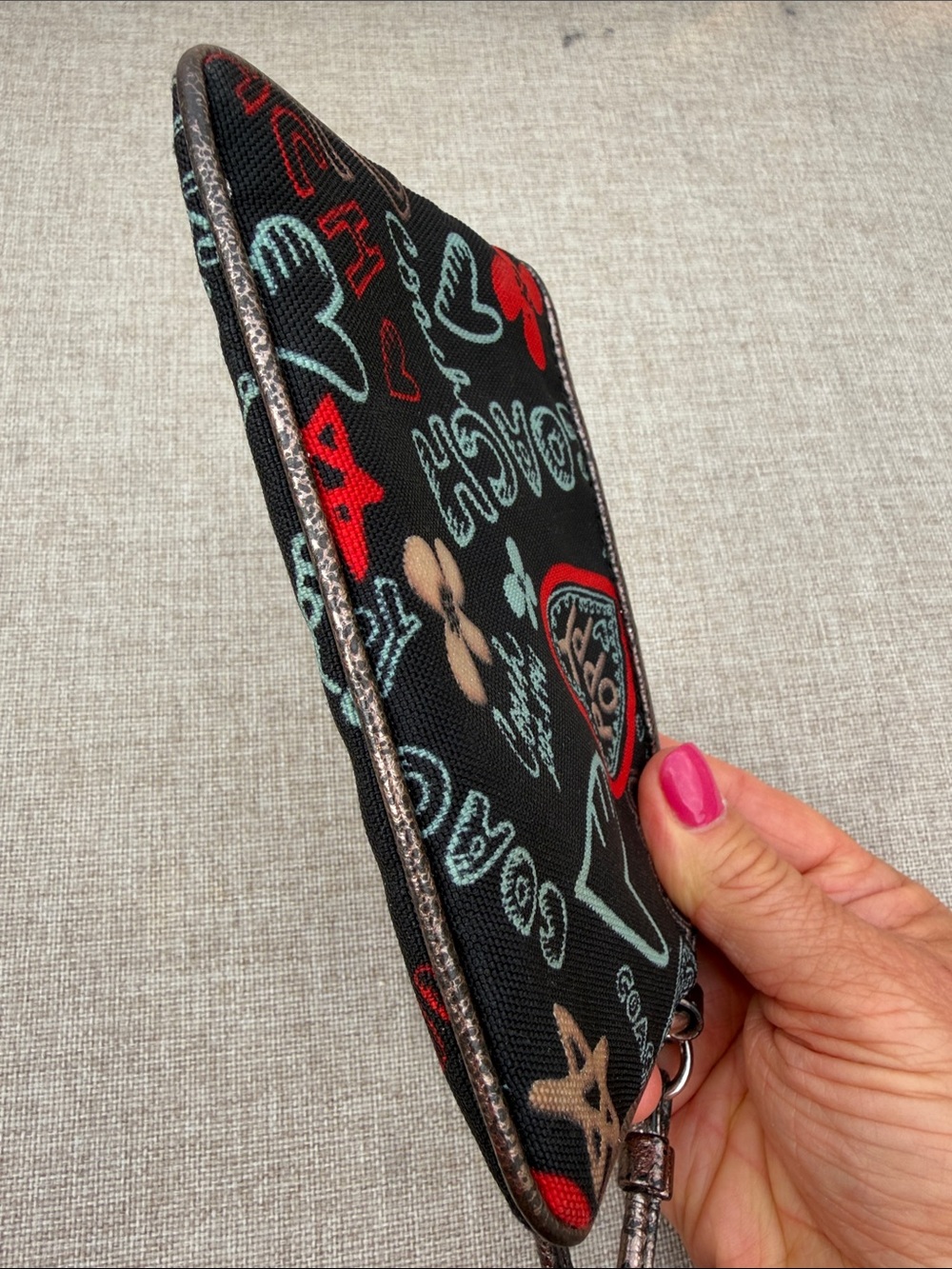 Coach Poppy Black Multicolor Graffiti Heart Wristlet with Silver Tag - Picture 6 of 8